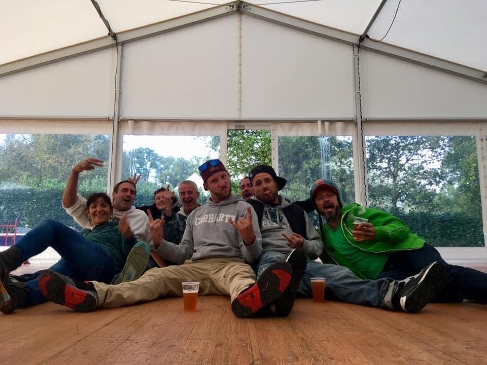 Le crew OVS sous le chapiteau