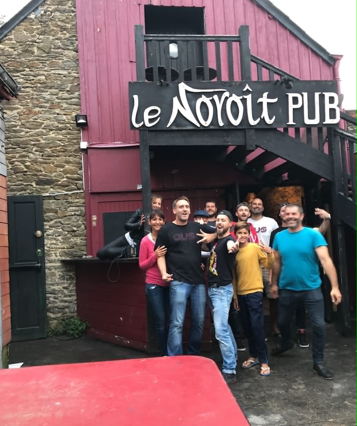 Le crew OVS devant le Noroît Pub